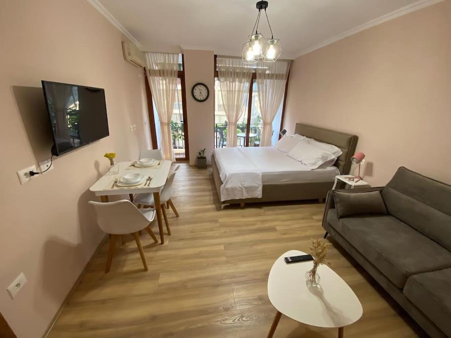 Mimosa'S Apartment With Lovely Balcony Τίρανα Εξωτερικό φωτογραφία